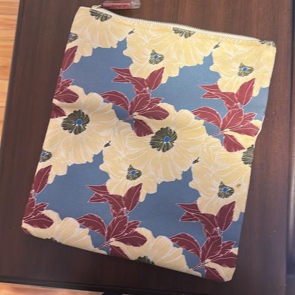 Rachel Pally Reversible Clutch
Rachel Pally NWT - Picture 4 of 4